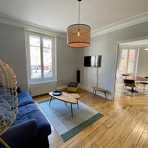  Appartement Grand De Caractère Au Coeur De Ville